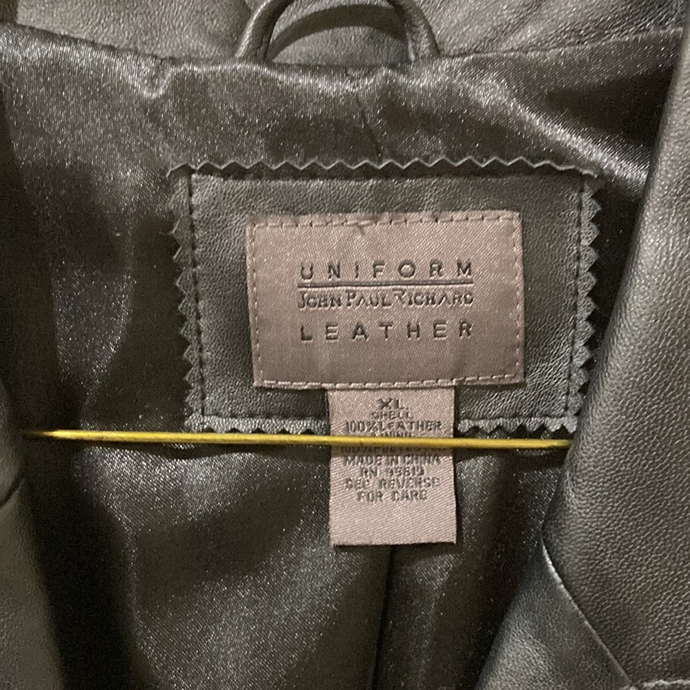 Leather jacket - Picture 2 of 3